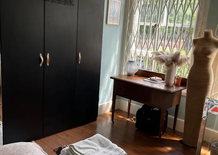 Dawn And Dudley The Sausage Dog\'S Parkside Home