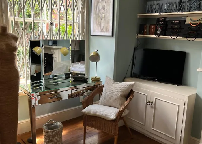 Dawn And Dudley The Sausage Dog\'S Parkside Home